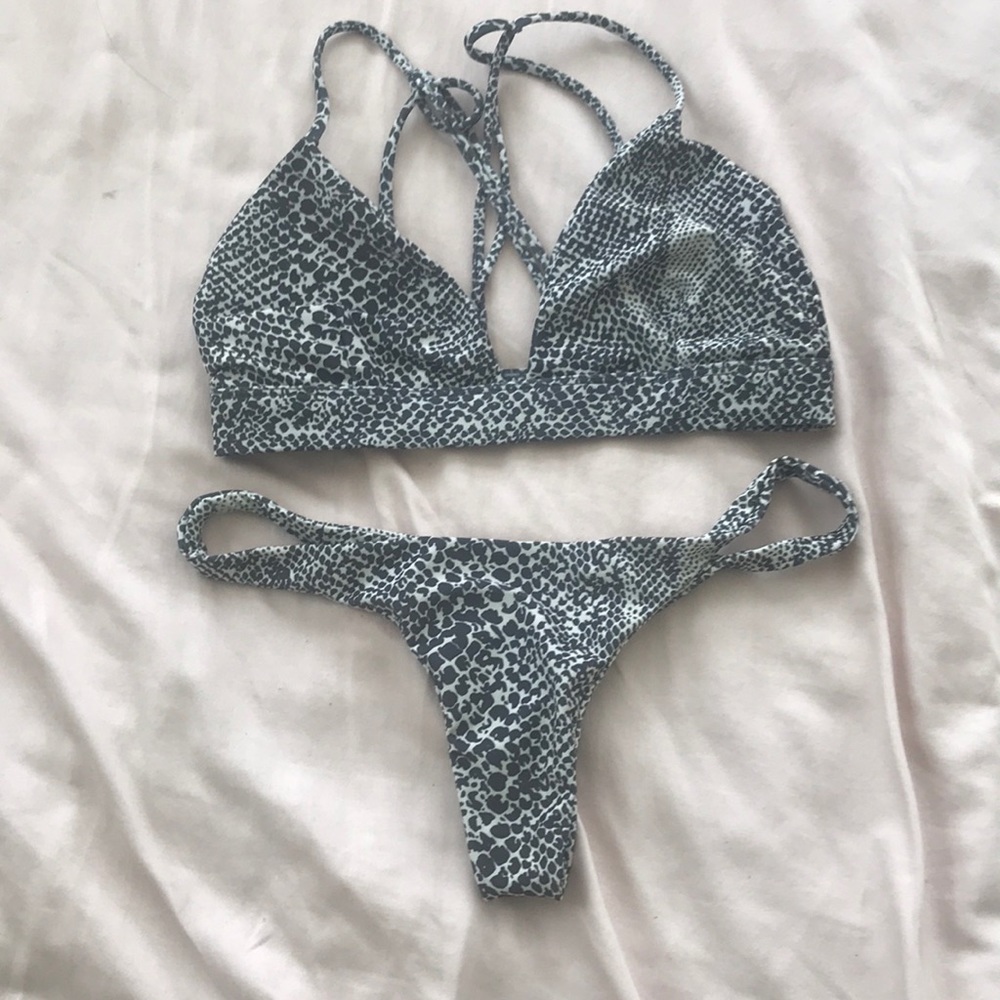 Acacia snake awapui top & one love bottoms RARE